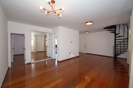Apartamento para alugar com 240m², 3 quartos e 3 vagas Apartamento para alugar com 240m², 3 quartos e 3 vagasSALA