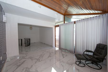 Apartamento para alugar com 240m², 3 quartos e 3 vagas Apartamento para alugar com 240m², 3 quartos e 3 vagasSALA