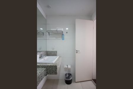 Banheiro de apartamento à venda com 1 quarto, 30m² em São Luiz, Belo Horizonte