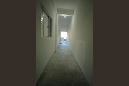 Acesso/ corredor lateral  de casa para alugar com 1 quarto, 90m² em Vila Sao Pedro, São Bernardo do Campo