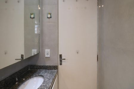 Banheiro de apartamento para alugar com 2 quartos, 44m² em Canhema, Diadema