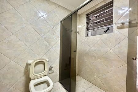 Banheiro de casa para alugar com 2 quartos, 60m² em Vila Guarani (zona Sul), São Paulo