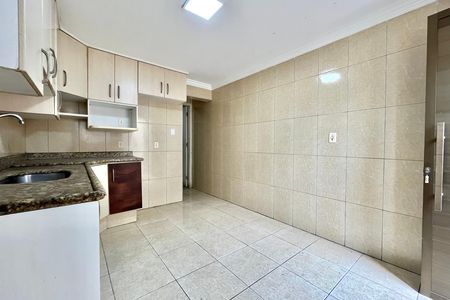 Cozinha de casa para alugar com 2 quartos, 60m² em Vila Guarani (zona Sul), São Paulo
