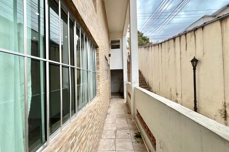 Área externa de casa para alugar com 2 quartos, 60m² em Vila Guarani (zona Sul), São Paulo