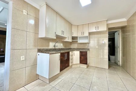 Cozinha de casa para alugar com 2 quartos, 60m² em Vila Guarani (zona Sul), São Paulo