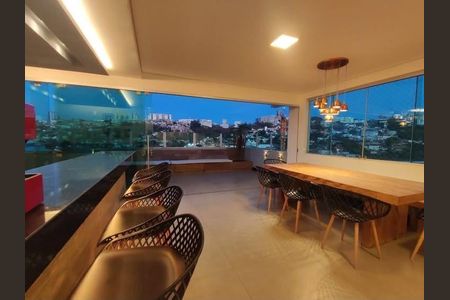 Apartamento para alugar com 200m², 4 quartos e 2 vagas