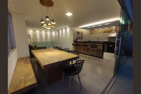 Apartamento para alugar com 200m², 4 quartos e 2 vagas