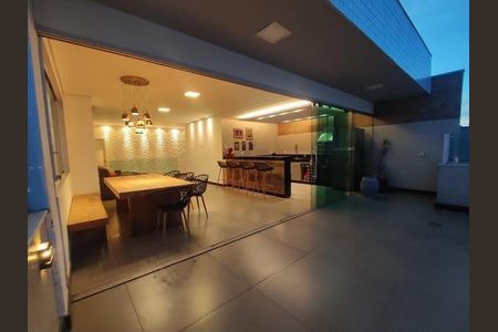 Apartamento para alugar com 200m², 4 quartos e 2 vagas