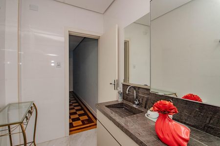 Banheiro de apartamento à venda com 2 quartos, 83m² em Rio Branco, Porto Alegre
