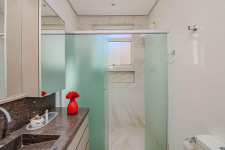Banheiro de apartamento à venda com 2 quartos, 83m² em Rio Branco, Porto Alegre