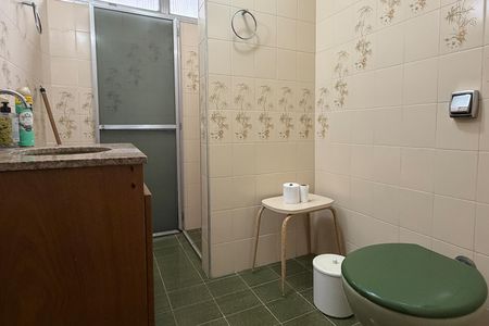 Banheiro de apartamento para alugar com 1 quarto, 67m² em Pompéia, Santos