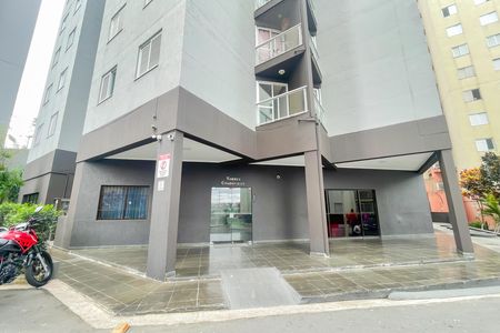 Fachada de casa de condomínio à venda com 2 quartos, 57m² em Padroeira, Osasco