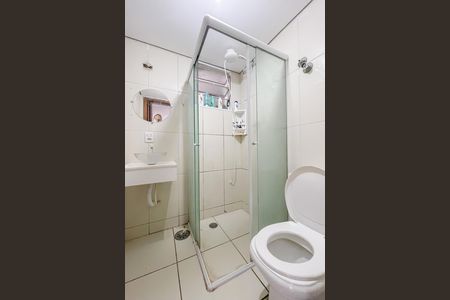 Banheiro de casa de condomínio à venda com 2 quartos, 57m² em Padroeira, Osasco