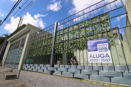 Fachada de casa para alugar com 1 quarto, 40m² em São Lucas, São Paulo