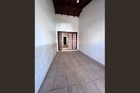 Casa para alugar com 157m², 3 quartos e 2 vagas Casa para alugar com 157m², 3 quartos e 2 vagasCorredor