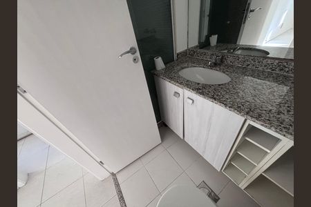 Banheiro de apartamento à venda com 2 quartos, 68m² em Barra da Tijuca, Rio de Janeiro