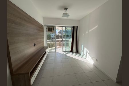 Sala de apartamento à venda com 2 quartos, 68m² em Barra da Tijuca, Rio de Janeiro