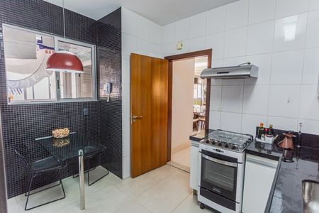 Apartamento para alugar com 130m², 4 quartos e 3 vagas