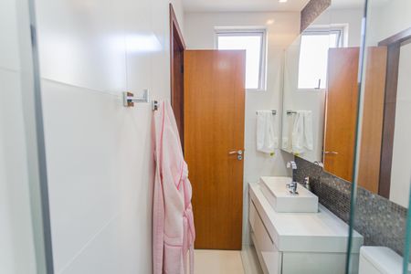 Banheiro da Suíte de apartamento para alugar com 4 quartos, 130m² em Serra, Belo Horizonte