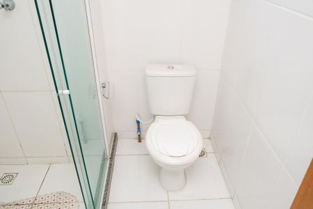 Banheiro de apartamento para alugar com 2 quartos, 42m² em Rocha Sobrinho, Mesquita