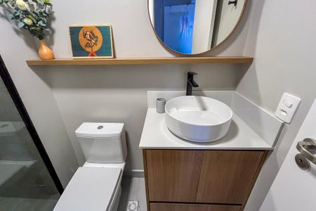 Apartamento à venda com 74m², 2 quartos e 1 vaga Apartamento à venda com 74m², 2 quartos e 1 vagaBanheiro
