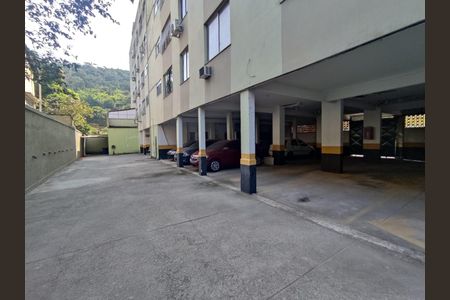 Garagem de apartamento para alugar com 2 quartos, 60m² em Colubandê, São Gonçalo