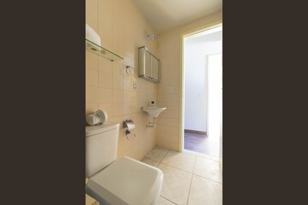 Banheiro de apartamento para alugar com 2 quartos, 60m² em Colubandê, São Gonçalo