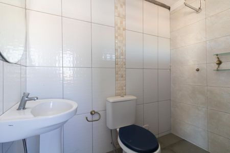 Banheiro de serviço de casa para alugar com 3 quartos, 270m² em Vila Progresso (zona Leste), São Paulo