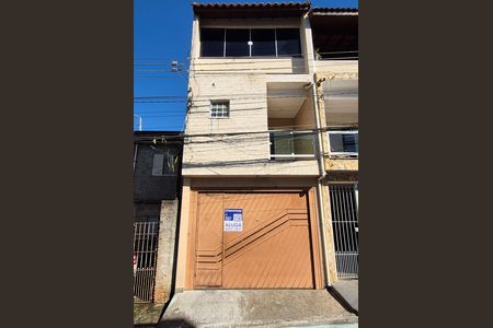placa de casa para alugar com 3 quartos, 270m² em Vila Progresso (zona Leste), São Paulo