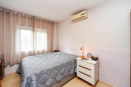 Quarto de apartamento à venda com 1 quarto, 48m² em Vila Ipiranga, Porto Alegre