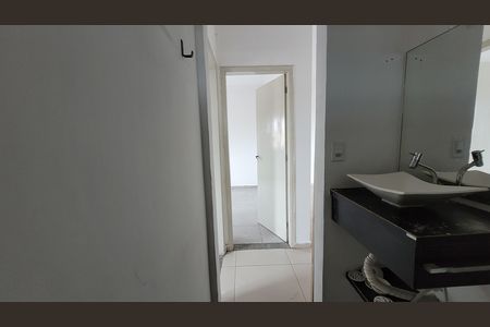 Banheiro de apartamento para alugar com 2 quartos, 48m² em Pedreira, Itaquaquecetuba