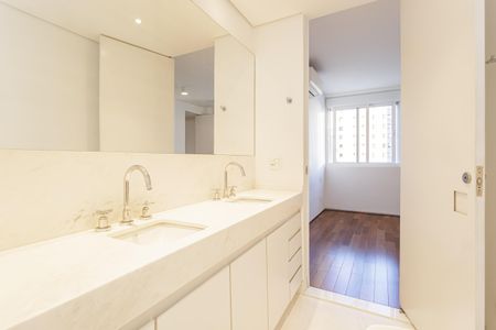 Apartamento à venda com 89m², 1 quarto e 1 vaga Apartamento à venda com 89m², 1 quarto e 1 vagaBanheiro da Suíte