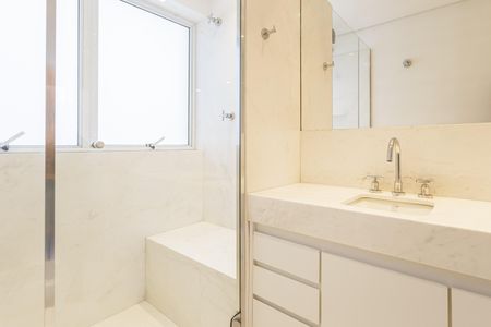 Apartamento à venda com 89m², 1 quarto e 1 vaga Apartamento à venda com 89m², 1 quarto e 1 vagaBanheiro da Suíte
