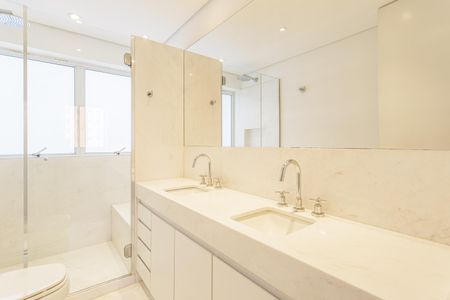 Apartamento à venda com 89m², 1 quarto e 1 vaga Apartamento à venda com 89m², 1 quarto e 1 vagaBanheiro da Suíte