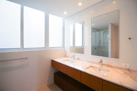 Banheiro da Suíte de apartamento para alugar com 3 quartos, 148m² em Itaim Bibi, São Paulo