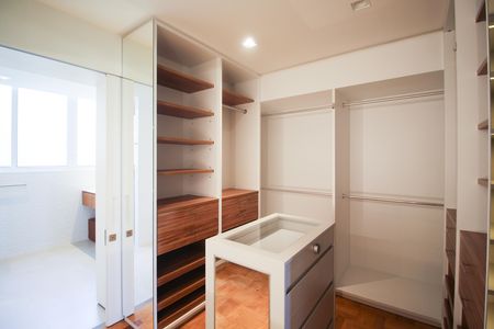 Apartamento para alugar com 148m², 3 quartos e 1 vaga Apartamento para alugar com 148m², 3 quartos e 1 vagaCloset da Suíte