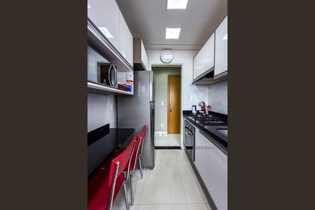 Cozinha de apartamento à venda com 2 quartos, 75m² em Vila Bertioga, São Paulo