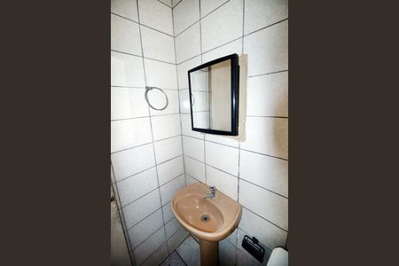 Banheiro de casa para alugar com 1 quarto, 50m² em Rocha Miranda, Rio de Janeiro