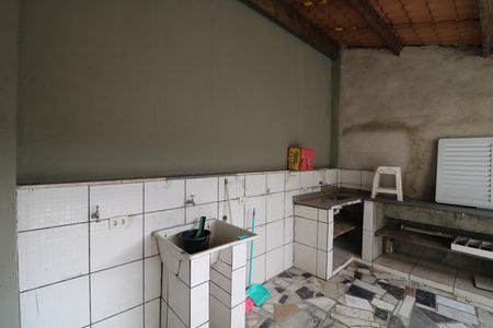 Casa para alugar com 100m², 2 quartos e sem vagaÁrea de Serviço