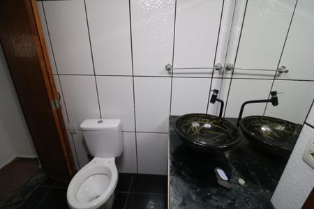 Banheiro de casa para alugar com 2 quartos, 100m² em Parque Sao Rafael, São Paulo