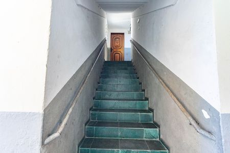 Apartamento para alugar com 44m², 2 quartos e 1 vaga Apartamento para alugar com 44m², 2 quartos e 1 vagaEscada do prédio