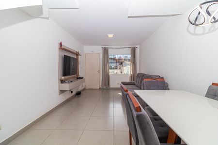 Casa à venda com 4 quartos, 97m² em Jardim Cláudia, São Paulo