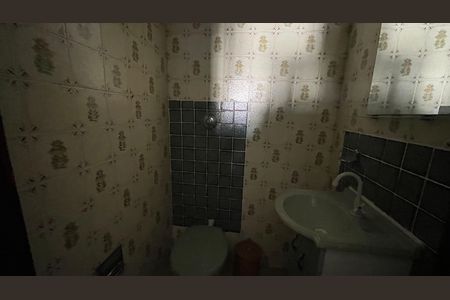 Casa de condomínio para alugar com 96m², 3 quartos e 1 vaga Casa de condomínio para alugar com 96m², 3 quartos e 1 vagaBanheiro social