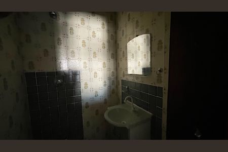 Casa de condomínio para alugar com 96m², 3 quartos e 1 vaga Casa de condomínio para alugar com 96m², 3 quartos e 1 vagaBanheiro social