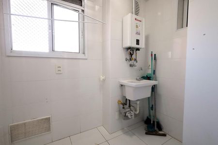 Área de Serviço de apartamento para alugar com 3 quartos, 77m² em Vila Scarpelli, Santo André