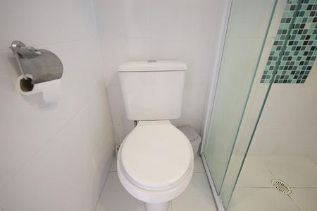 Banheiro de apartamento para alugar com 3 quartos, 77m² em Vila Scarpelli, Santo André