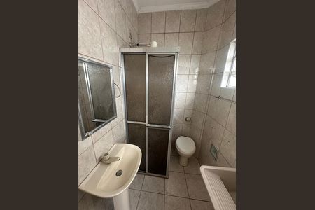 Banheiro de apartamento para alugar com 1 quarto, 29m² em Centro, São Vicente