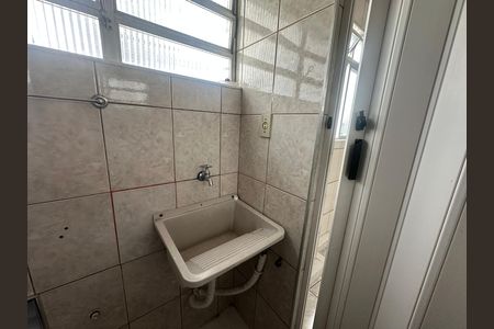Banheiro de apartamento para alugar com 1 quarto, 29m² em Centro, São Vicente