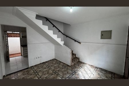 Casa à venda com 45m², 2 quartos e 1 vaga Casa à venda com 45m², 2 quartos e 1 vagaSala