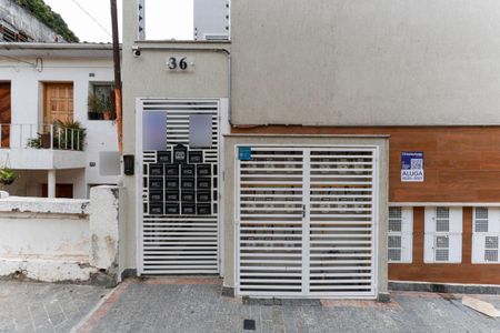 Fachada do condomínio + plaqunha de apartamento para alugar com 2 quartos, 38m² em Tucuruvi, São Paulo